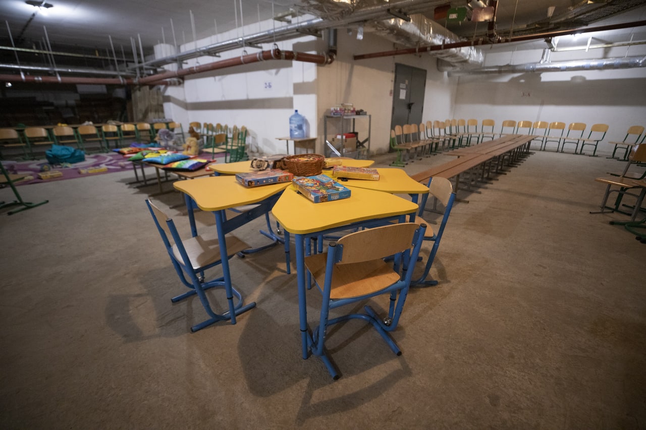 Ось так виглядають укриття в школах Києва, які працюватимуть з 1 вересня (фото)